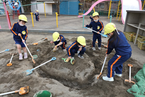 年少組が土木工事を始めました。